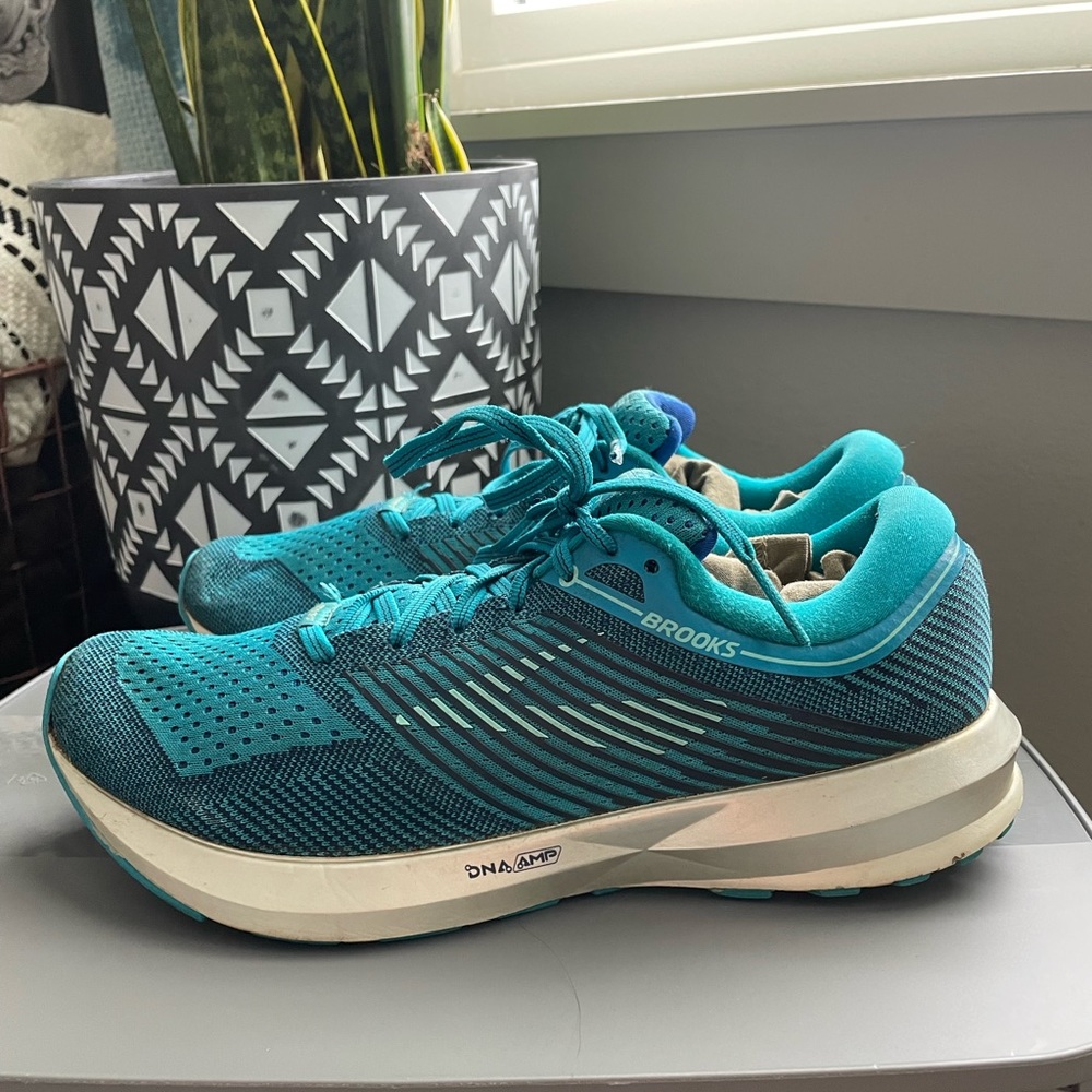 Brooks Levitate Women’s Running Sneaker - 9.5